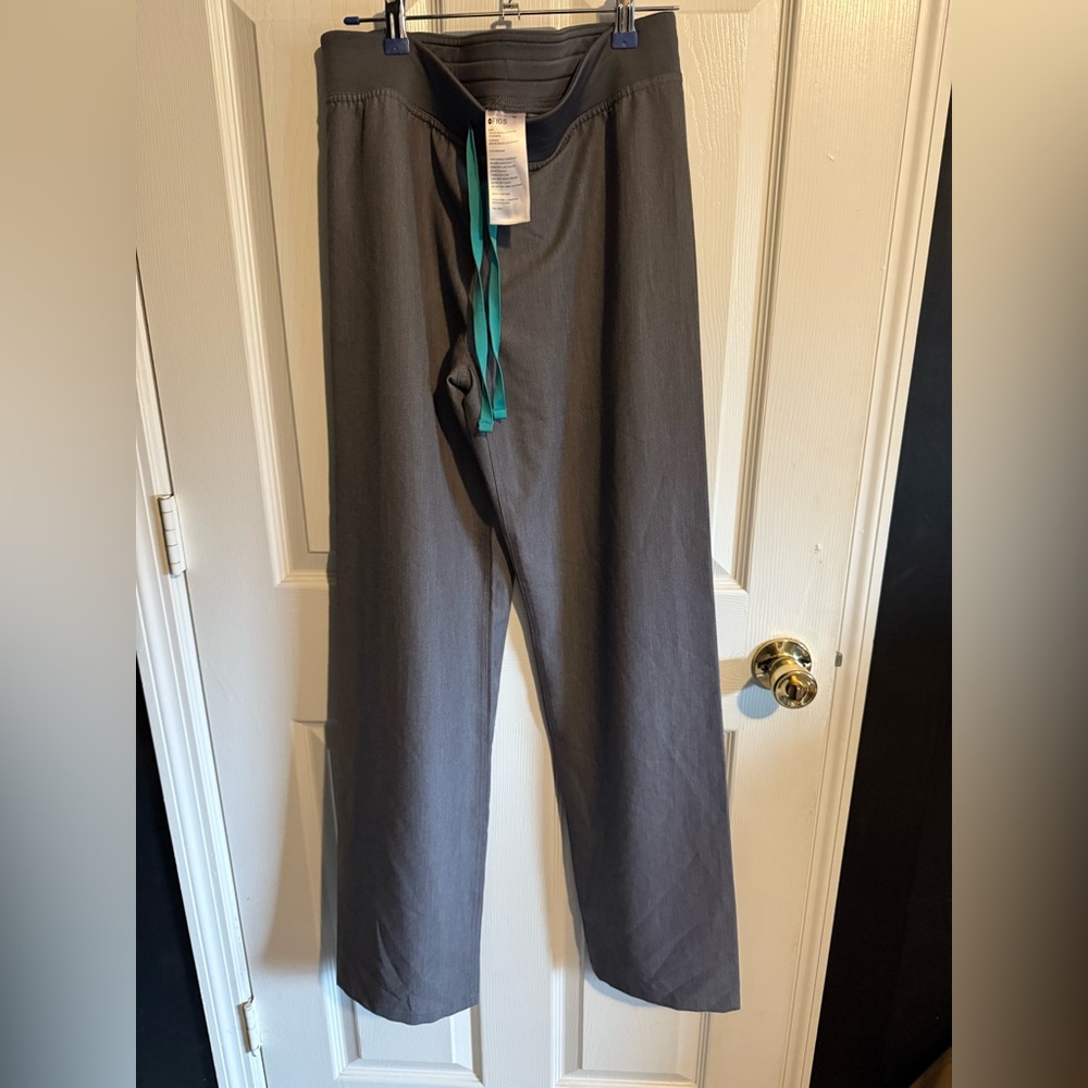 FIGS size small